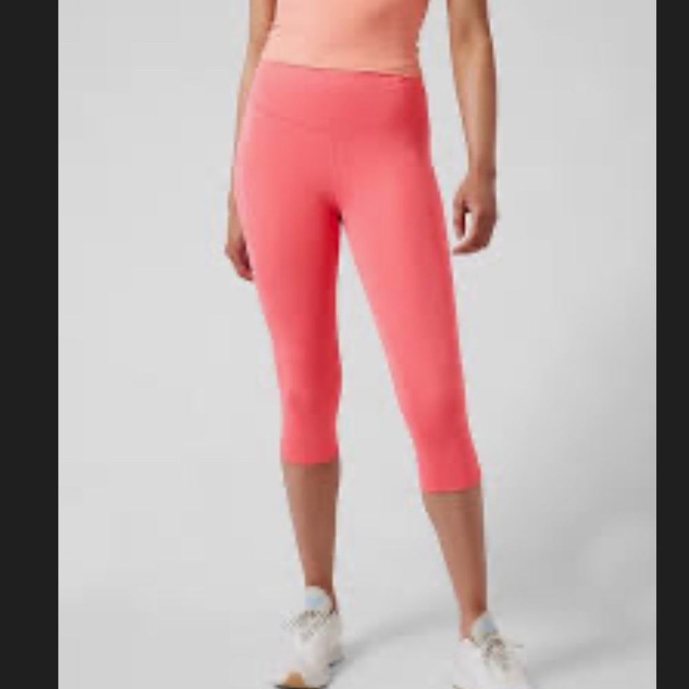 Athleta Ultimate Stash Crop